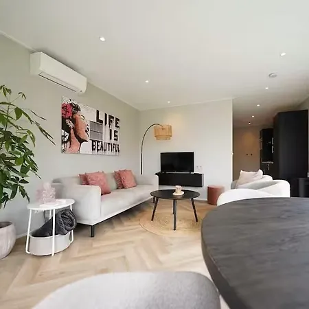 Luxe Beautiful, Nabij Veluwemeer * إرميلو