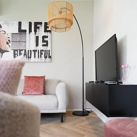 Luxe Beautiful, Nabij Veluwemeer * إرميلو